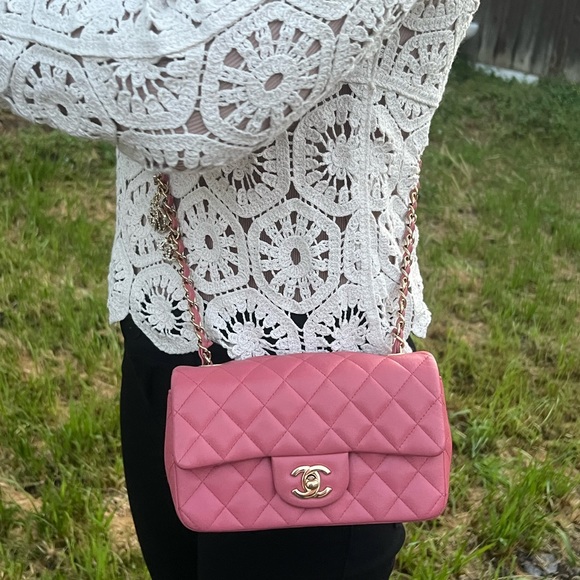 🌸🌸Chanel Valentines Charms mini rectangular Flap Bag - Picture 4 of 15